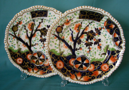 A pair of Coalport plates 