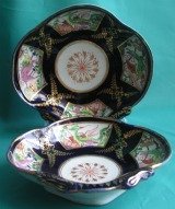 A Pair of Early Coalport Shell Shaped Dishes c.1800