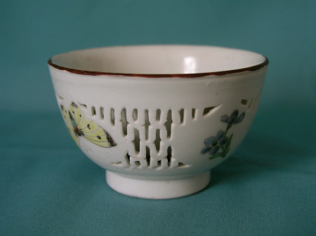 London decorated chinese porcelain bowl c.1755-65 London decorated chinese porcelain bowl c.1755-65