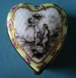 A 19th Century Vienna Porcelain Patch/Pill Box