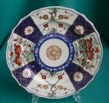 A Worcester Porcelain Plate, Queen's Pattern, c.1770